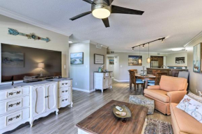 Sunlit St Petersburg Condo with Community Pool
